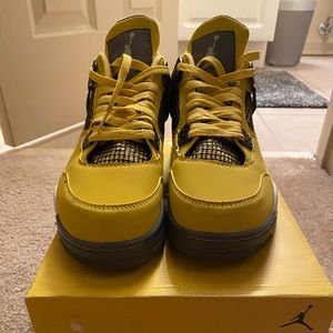 Air Jordan 4 lighting size 9.5